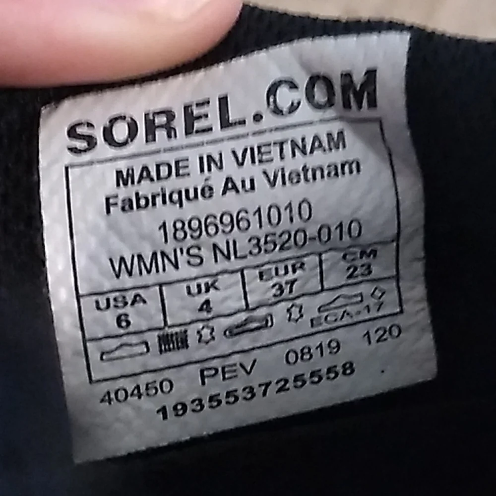 Women's Black Sorel Tennis Shoes, Size 6 - Picture 3 of 8